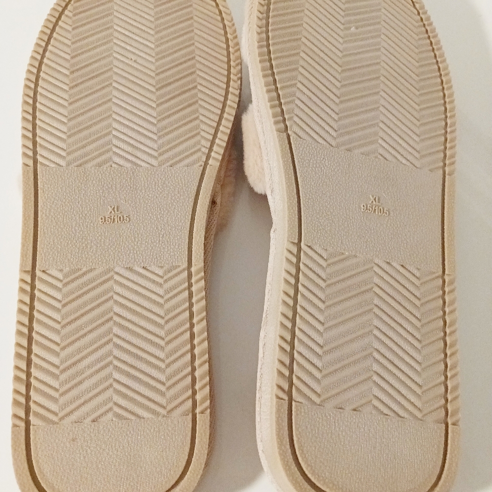Juicy Couture Faux Fur glitter slippers. Brand New. Size 9.5-10 - Picture 5 of 6